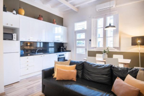 Oasis with a sunny terrace in the heart of Gracia